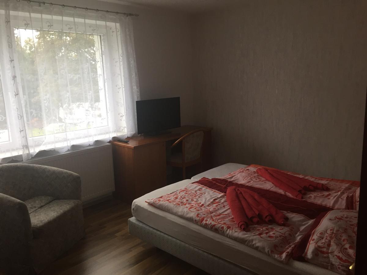 Hotel Restaurant Hohe Tanne Grossbreitenbach Buitenkant foto