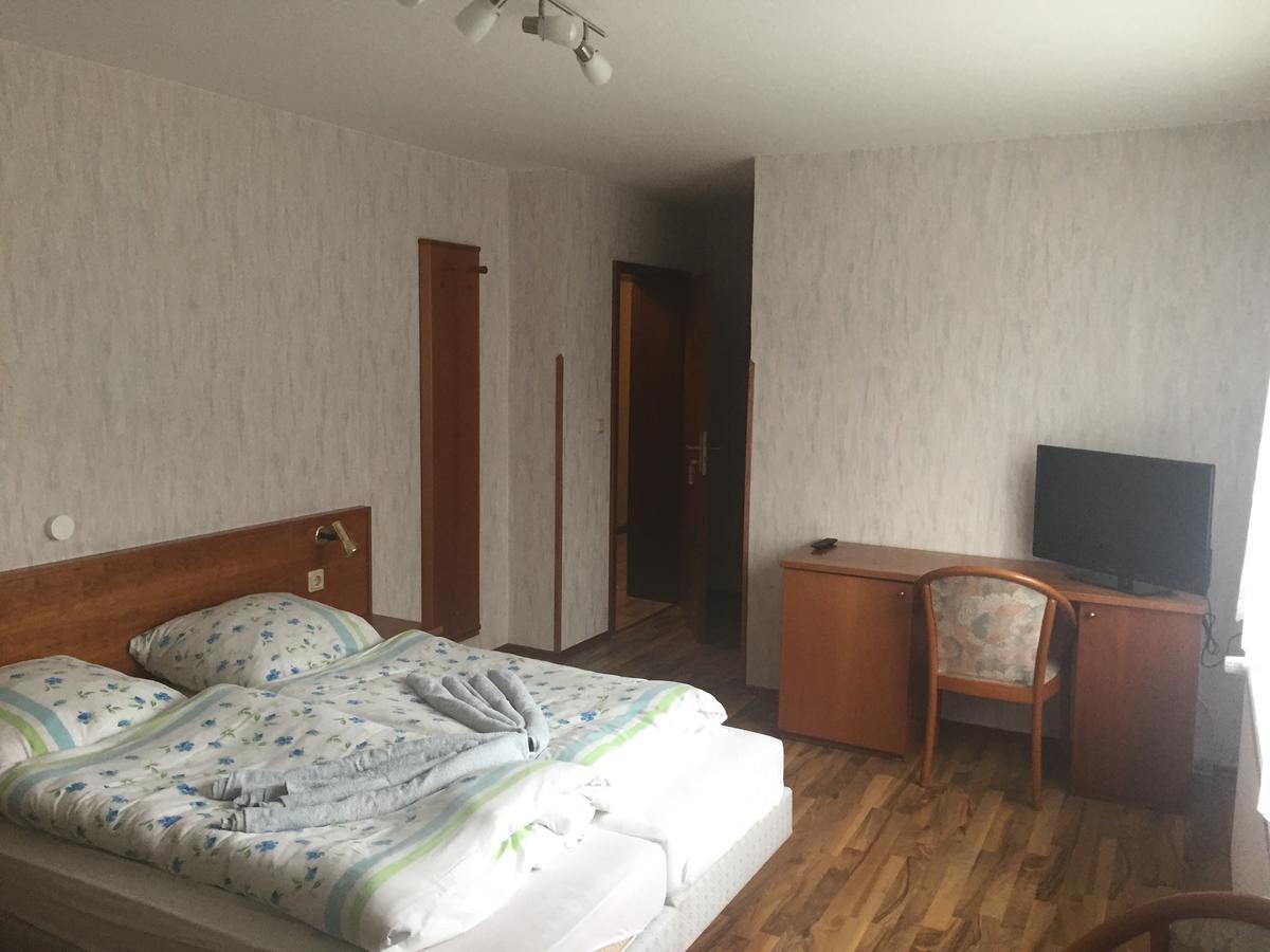 Hotel Restaurant Hohe Tanne Grossbreitenbach Buitenkant foto