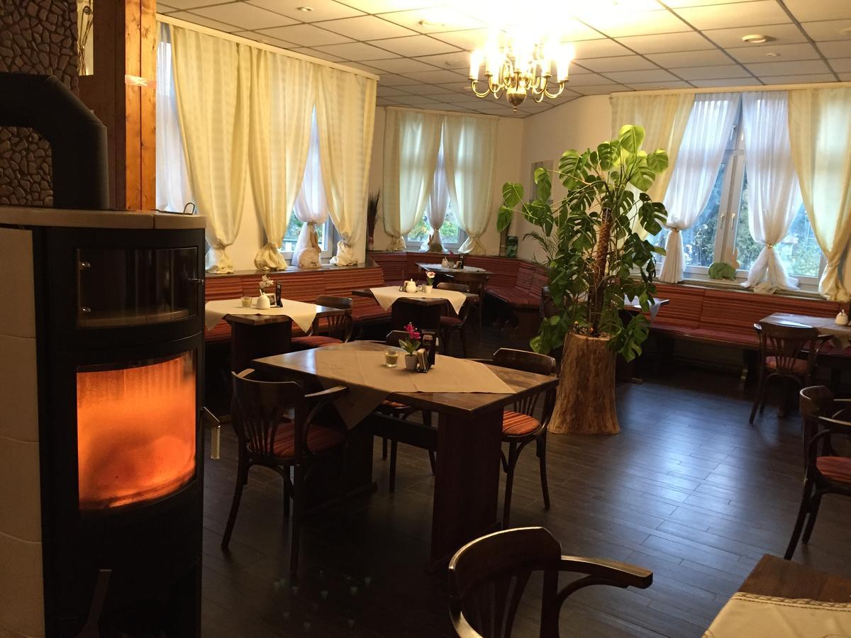 Hotel Restaurant Hohe Tanne Grossbreitenbach Buitenkant foto