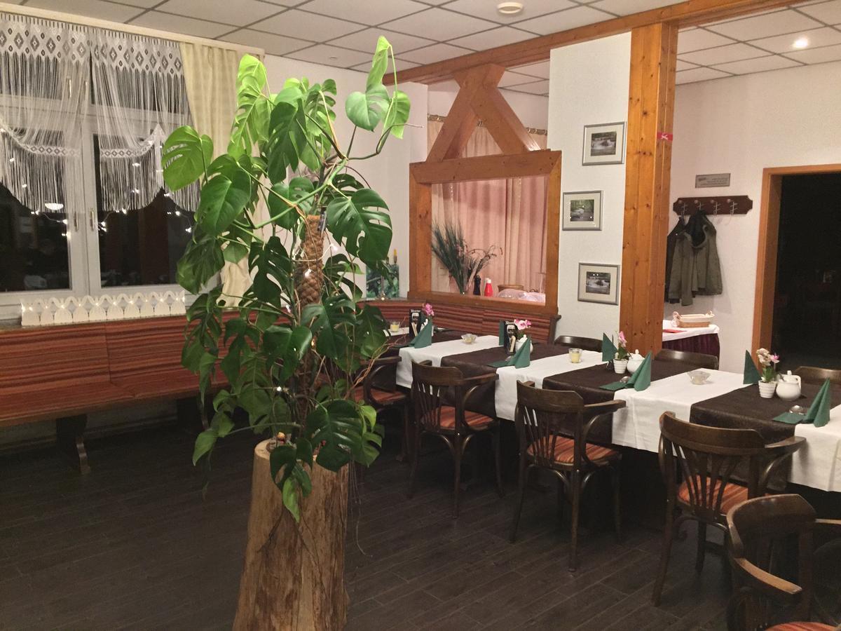 Hotel Restaurant Hohe Tanne Grossbreitenbach Buitenkant foto