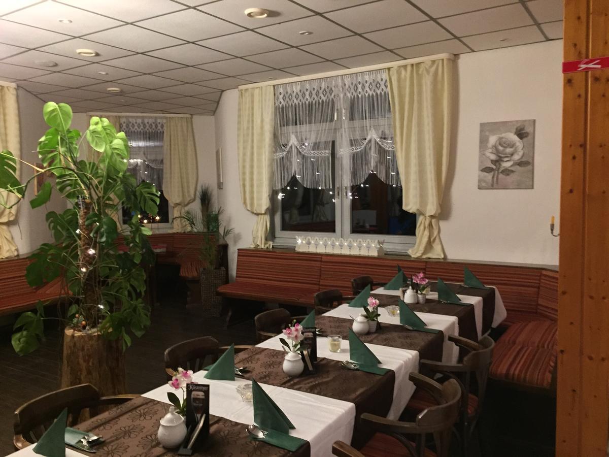 Hotel Restaurant Hohe Tanne Grossbreitenbach Buitenkant foto