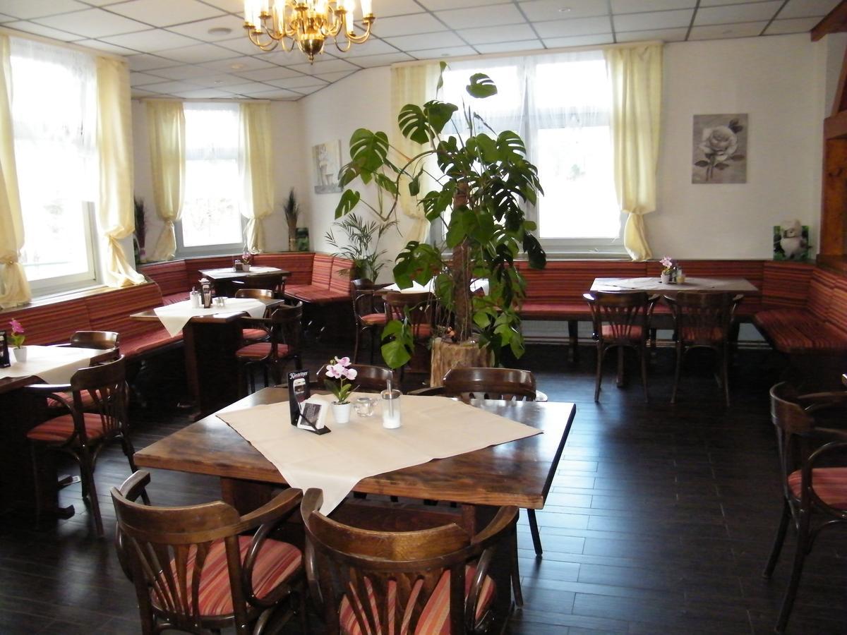 Hotel Restaurant Hohe Tanne Grossbreitenbach Buitenkant foto