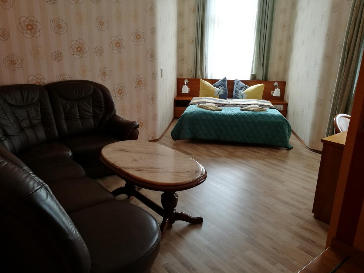 Hotel Restaurant Hohe Tanne Grossbreitenbach Buitenkant foto