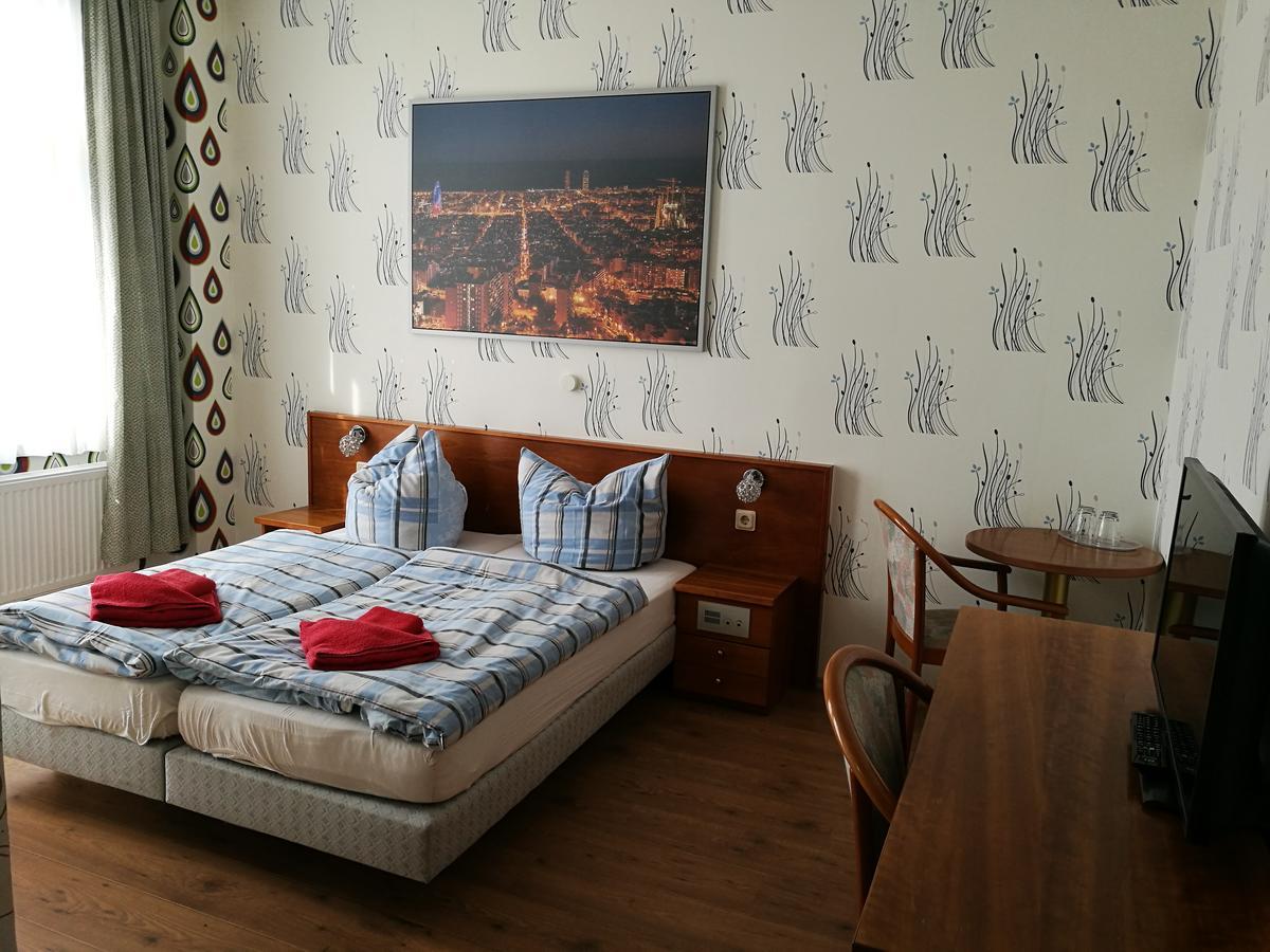 Hotel Restaurant Hohe Tanne Grossbreitenbach Buitenkant foto