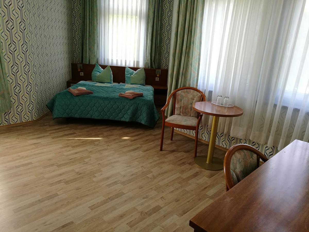 Hotel Restaurant Hohe Tanne Grossbreitenbach Buitenkant foto